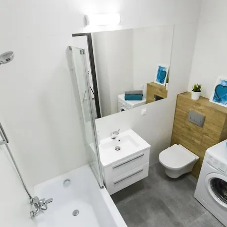 New Old Town - New Building - Lift -parking Place - 6 People דירה